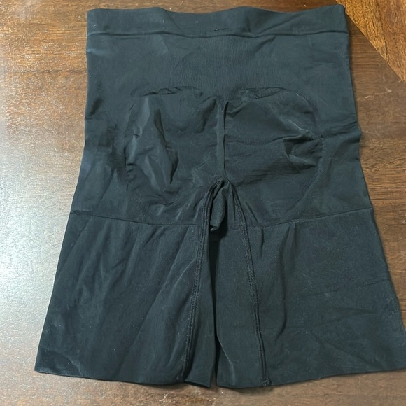 SPANX womens Shapewear for Women Oncore High-waisted Mid-thigh Short - Picture 2 of 9